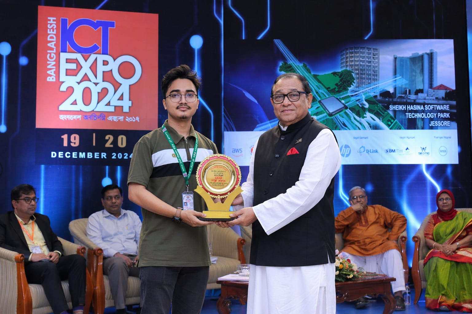 Tanveer Evan Rahat Best SEO Expert ICT Expo 2024 Award